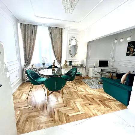 Center Luxury