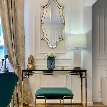 Center Luxury
